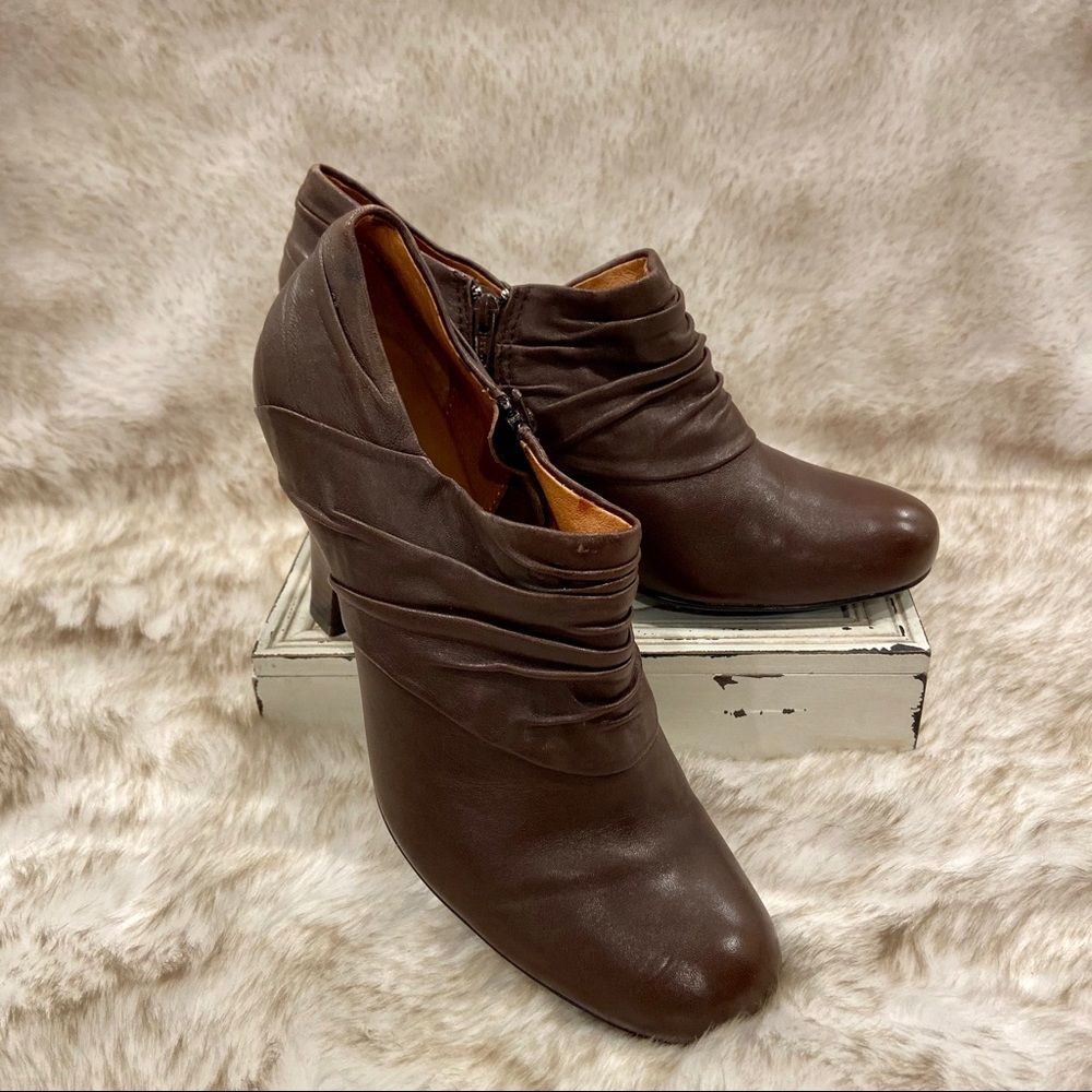 Sofft Ankle Boots. Brown Leather. Size 8.5